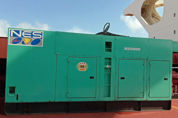 武侯如何检测发电机组中性点接地是否良好？