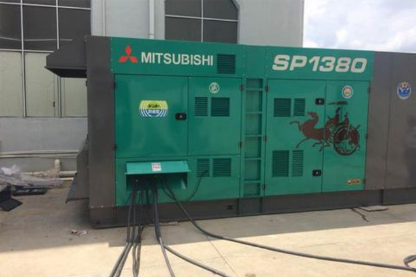 武侯为什么有些柴油发电机组的输出电压可以调节？