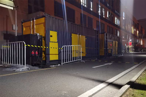 武侯柴油发电机组的输出电压是如何调节的？