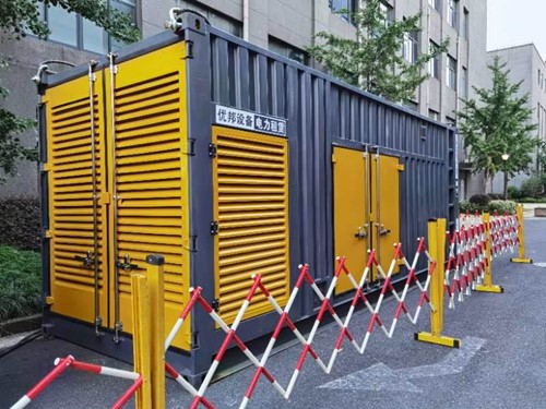 武侯如何使用转速表检查发动机的转速？