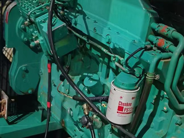 武侯如何确定新的发电机组控制系统是否与原系统兼容？